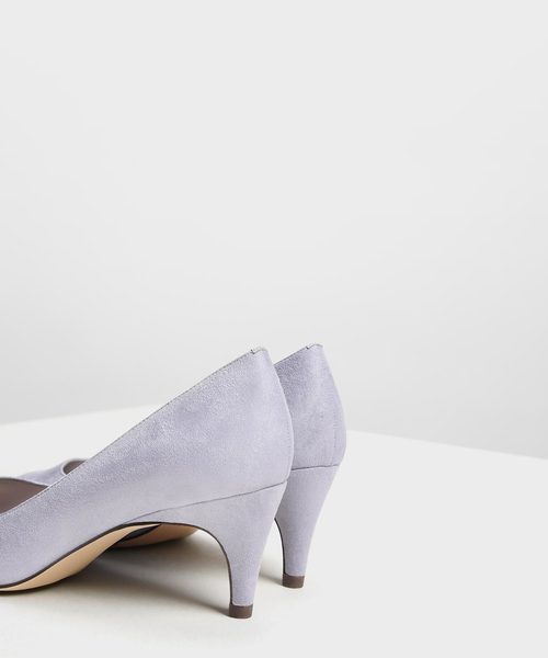 CHARLES & KEITH(チャールズ & キース)の「クラシック キトゥンパンプス / Classic Kitten Pumps(パンプス・レディース・ブラック/アイボリー/ライトアッシュグレー・22cm/22.5cm/23cm/23.5cm/24.5cm/25cm/25.5cm)」の10枚目の写真