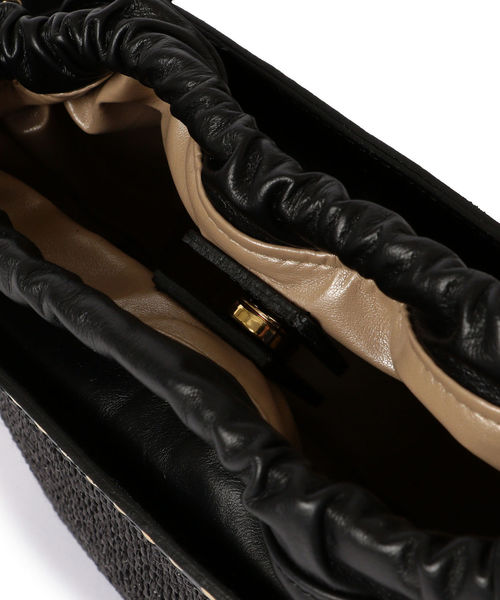 SHIPS(シップス)の「CHRISTIAN VILLA:ニュースタッズ(ショルダーバッグ・レディース・ブラック/ベージュ・ONE SIZE)」の12枚目の写真