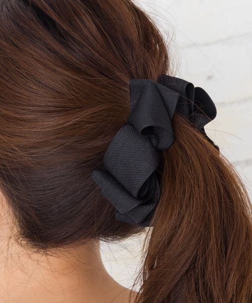 florist（フローリスト）の「グログランリボンふんわりバナナクリップ（バレッタ/ヘアクリップ・レディース・ブラック/ネイビー/グレー/アイボリー・FREE）」の3枚目の写真