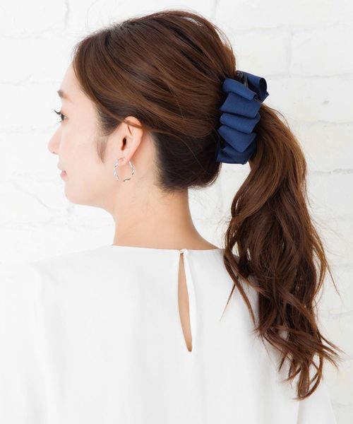 florist（フローリスト）の「グログランリボンふんわりバナナクリップ（バレッタ/ヘアクリップ・レディース・ブラック/ネイビー/グレー/アイボリー・FREE）」の6枚目の写真