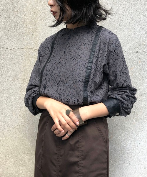 &g'aime（アンジェム）の「【&g'aime】レース×レザーブラウス（シャツ/ブラウス・レディース・チャコールグレー/ブラック/モカ・FREE）」の3枚目の写真