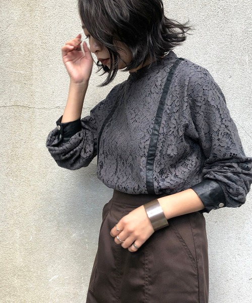 &g'aime（アンジェム）の「【&g'aime】レース×レザーブラウス（シャツ/ブラウス・レディース・チャコールグレー/ブラック/モカ・FREE）」の10枚目の写真