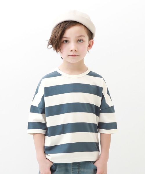 devirock（デビロック）の「ワイドボーダーゆるっとTシャツ（Tシャツ/カットソー・キッズ・スモークピンク/レッド系その他/グレー系その他/ブルーグレー/ブラック/ラベンダー/キャメル/ダークオリーブ/モカ/ネイビー/パープル系その他/サックスブルー・150cm/140cm/90cm/120cm/100cm/80ｃｍ/110cm/160cm/130cm）」の4枚目の写真