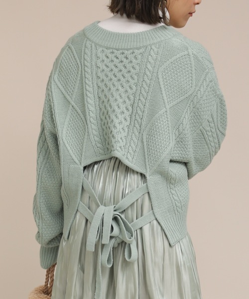 ap retro（アプレトロ）の「バックリボンケーブルVネックニット【ZOZO限定アイテム】（ニット/セーター・レディース・ブラック/ベージュ/ブラウン/オフホワイト/ピンク/グリーン・FREE）」の6枚目の写真