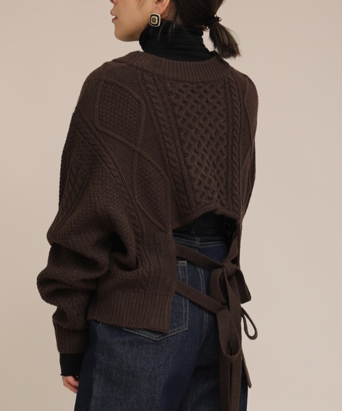 ap retro（アプレトロ）の「バックリボンケーブルVネックニット【ZOZO限定アイテム】（ニット/セーター・レディース・ブラック/ベージュ/ブラウン/オフホワイト/ピンク/グリーン・FREE）」の21枚目の写真