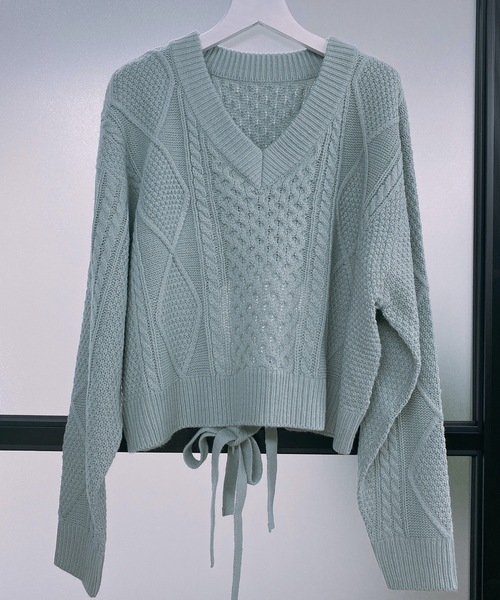 ap retro（アプレトロ）の「バックリボンケーブルVネックニット【ZOZO限定アイテム】（ニット/セーター・レディース・ブラック/ベージュ/ブラウン/オフホワイト/ピンク/グリーン・FREE）」の17枚目の写真