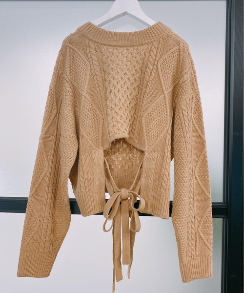 ap retro（アプレトロ）の「バックリボンケーブルVネックニット【ZOZO限定アイテム】（ニット/セーター・レディース・ブラック/ベージュ/ブラウン/オフホワイト/ピンク/グリーン・FREE）」の12枚目の写真