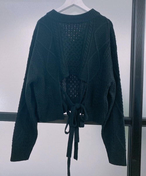 ap retro（アプレトロ）の「バックリボンケーブルVネックニット【ZOZO限定アイテム】（ニット/セーター・レディース・ブラック/ベージュ/ブラウン/オフホワイト/ピンク/グリーン・FREE）」の10枚目の写真