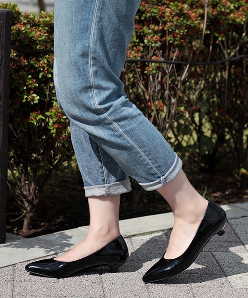 LibertyDoll（リバティードール）の「Liberty doll / 3cmヒールエナメルパンプス(5425)（パンプス・レディース・ブラック/ベージュ/レッド/ホワイト・LL/S/M/L/SS/3L）」の2枚目の写真