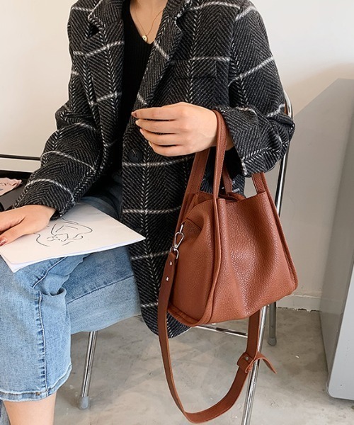 MKT(エムケーティー)の「スクエア エコレザーショルダーバッグ/ハンドバッグ(ショルダーバッグ・レディース・ブラック/ダークブラウン/ブラウン/アイボリー・FREE)」の4枚目の写真