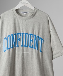 SlashDate（スラッシュデイト）の「発泡カレッジロゴプリントTシャツ/アーチロゴ/ビッグシルエット/ユニセックス（Tシャツ/カットソー・メンズ）」
