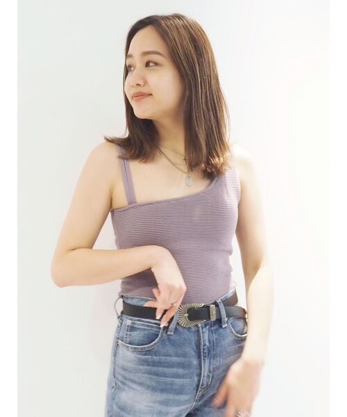 EVRIS（エヴリス）の「アシメストラップニットビスチェ（Tシャツ/カットソー・レディース・ブラック/パープル/カーキ/アイボリー・FREE）」の4枚目の写真