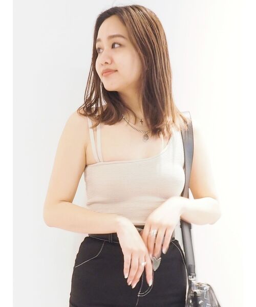 EVRIS（エヴリス）の「アシメストラップニットビスチェ（Tシャツ/カットソー・レディース・ブラック/パープル/カーキ/アイボリー・FREE）」の2枚目の写真