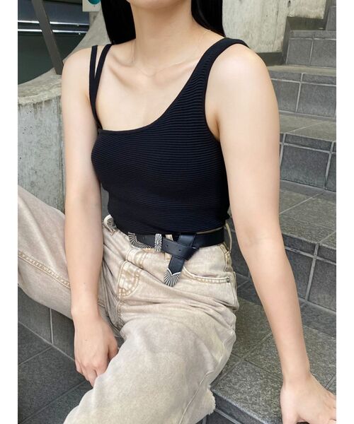 EVRIS（エヴリス）の「アシメストラップニットビスチェ（Tシャツ/カットソー・レディース・ブラック/パープル/カーキ/アイボリー・FREE）」の5枚目の写真