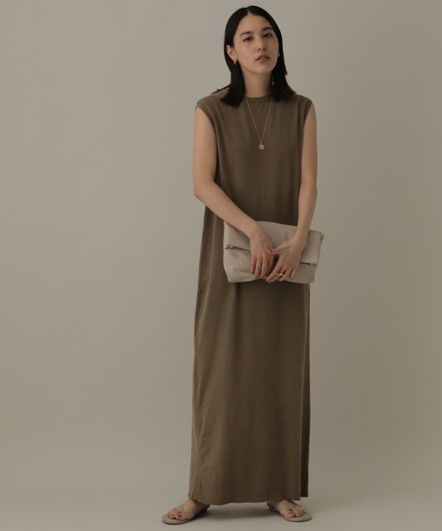 REMI RELIEF（レミレリーフ）の「【REMI RELIEF】別注カットマキシワンピース（ワンピース・レディース・ブラック/ブラウン・FREE）」の2枚目の写真