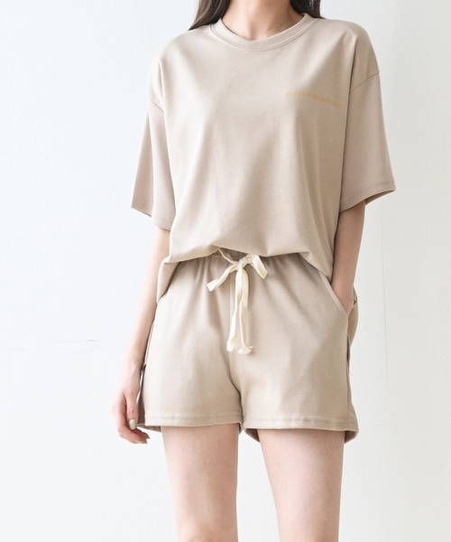 me+em select(ミームセレクト)の「【上下2点セット】デイジーTシャツ+ショートパンツ ルームウェア(ルームウェア/パジャマ・レディース・ブラック/グレー/ベージュ/グリーン・FREE)」の1枚目の写真