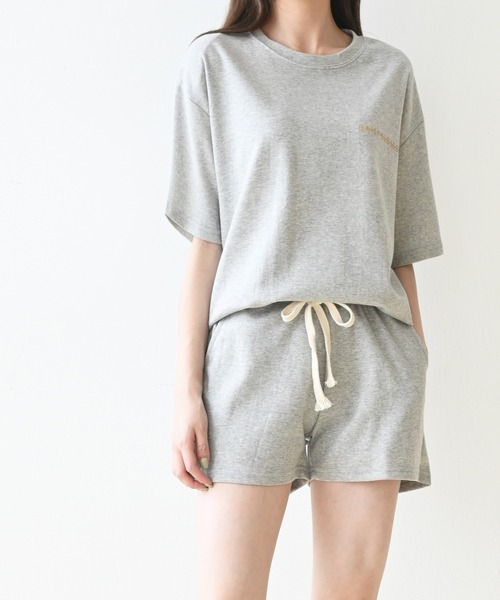 me+em select(ミームセレクト)の「【上下2点セット】デイジーTシャツ+ショートパンツ ルームウェア(ルームウェア/パジャマ・レディース・ブラック/グレー/ベージュ/グリーン・FREE)」の3枚目の写真