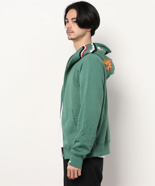 A BATHING APE（アベイシングエイプ）の「DOUBLE SIDE SHARK