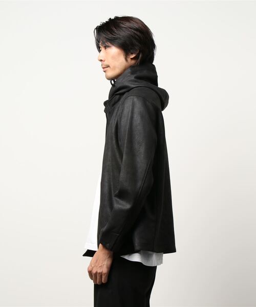 HIDEAWAYS NICOLE（ハイダウェイニコル）の「レザー調プリントスウェード　フード付きスタンドブルゾン（ブルゾン・メンズ・ブラック/オレンジ/シルバーグレー/グレイッシュベージュ・MEDIUM/LARGE/X-LARGE）」の5枚目の写真