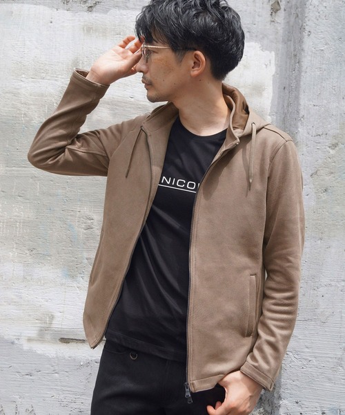 HIDEAWAYS NICOLE（ハイダウェイニコル）の「レザー調プリントスウェード　フード付きスタンドブルゾン（ブルゾン・メンズ・ブラック/オレンジ/シルバーグレー/グレイッシュベージュ・MEDIUM/LARGE/X-LARGE）」の4枚目の写真