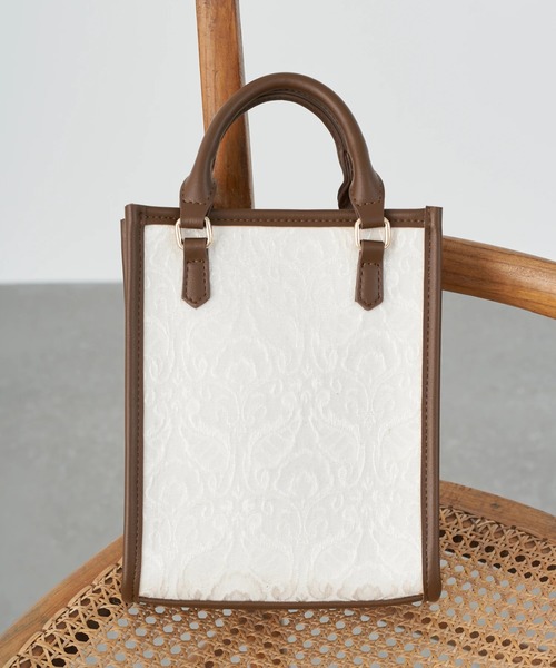 earth music&ecology（アースミュージックアンドエコロジー）の「スクエアジャガードバッグ ＊（トートバッグ・レディース・アイボリー/ブラック・FREE）」の2枚目の写真