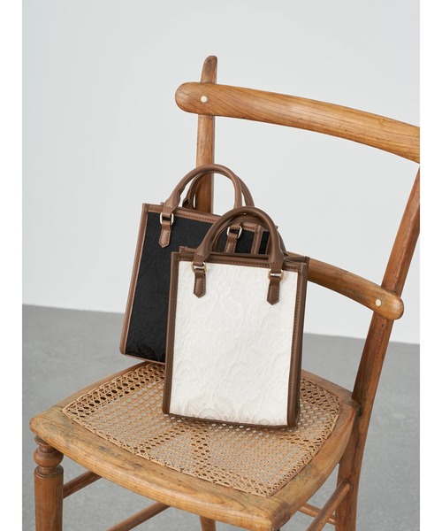 earth music&ecology（アースミュージックアンドエコロジー）の「スクエアジャガードバッグ ＊（トートバッグ・レディース・アイボリー/ブラック・FREE）」の3枚目の写真