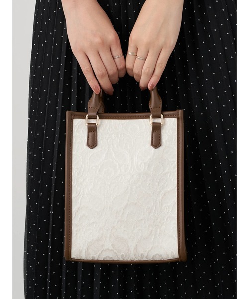 earth music&ecology（アースミュージックアンドエコロジー）の「スクエアジャガードバッグ ＊（トートバッグ・レディース・アイボリー/ブラック・FREE）」の5枚目の写真