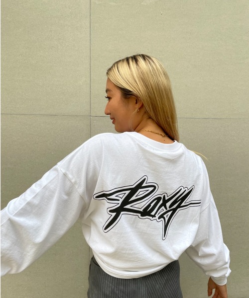 ROXY(ロキシー)の「【ZOZO限定アイテム】LOGO LONGSLEEVE TEE/ロキシーバックプリント長袖ロンT(Tシャツ/カットソー・レディース・ブラウン/グレー/ホワイト・FREE)」の2枚目の写真