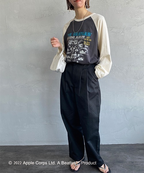 The Beatles（ザビートルズ）の「【WEB限定】[THE BEATLES/ザ ビートルズ] アルバムグラフィックプリント ラグランスリーブTシャツ（Tシャツ/カットソー・レディース・チャコールグレー/オフホワイト・M/L/XL）」の3枚目の写真