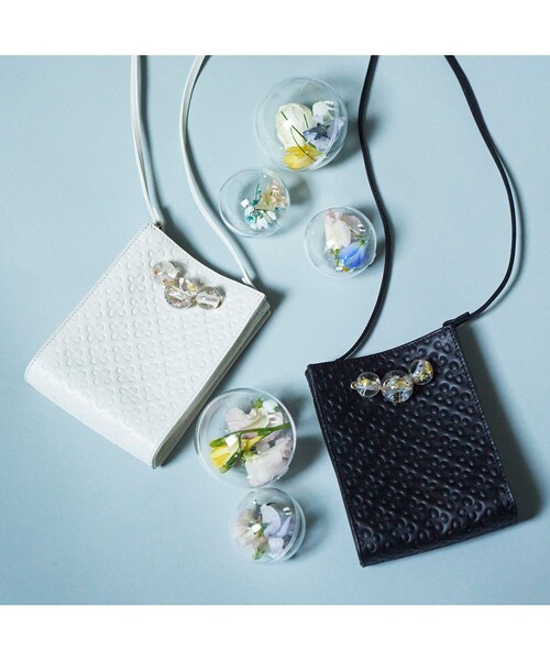 ANEVER（アンエバー）の「【VIOLA】モノグラム レザー スマホショルダー ミニバッグ（ショルダーバッグ・レディース・ホワイト系/ブラック系・F）」の2枚目の写真