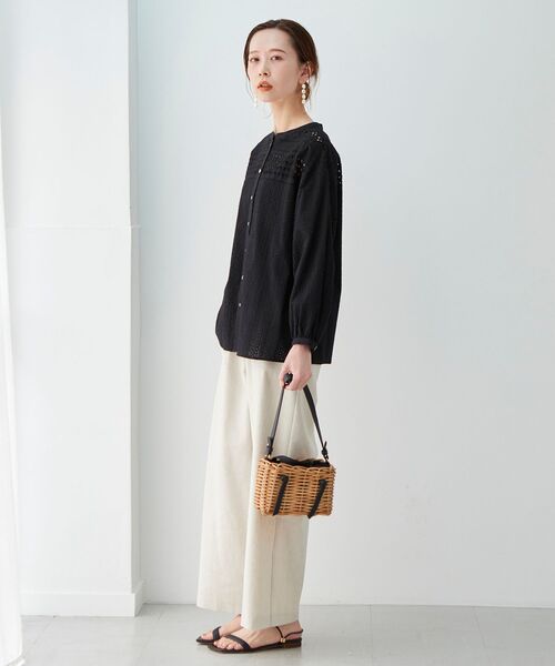 le.coeur blanc（ルクールブラン）の「カットワークレースブラウス（シャツ/ブラウス・レディース・オフホワイト/ブラック・38）」の5枚目の写真