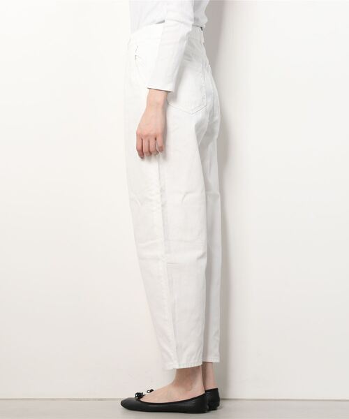 GAP（ギャップ）の「FREE&FLOW バレルデニム（デニムパンツ・レディース・ホワイト・23/24/25/26/27/28/30/29）」の2枚目の写真