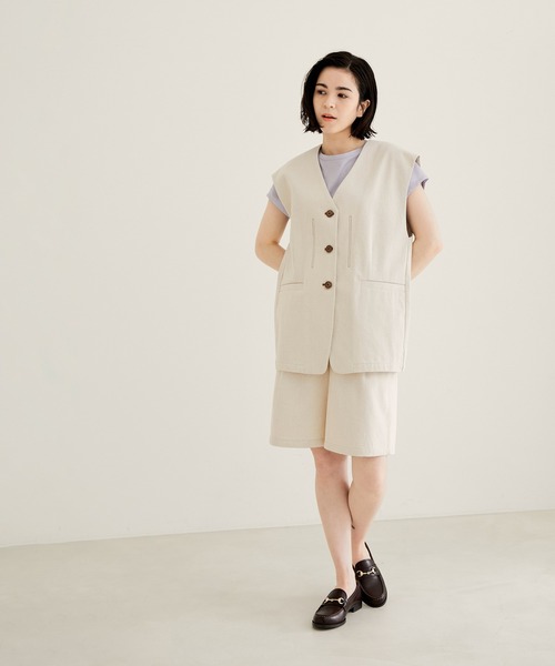 SALON adam et rope'（サロン アダム エ ロペ）の「【サステナブル】リサイクルデニムショートパンツ（デニムパンツ・レディース・グレー/オフホワイト・S/M）」の6枚目の写真