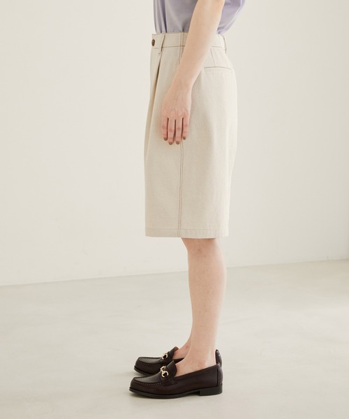 SALON adam et rope'（サロン アダム エ ロペ）の「【サステナブル】リサイクルデニムショートパンツ（デニムパンツ・レディース・グレー/オフホワイト・S/M）」の9枚目の写真