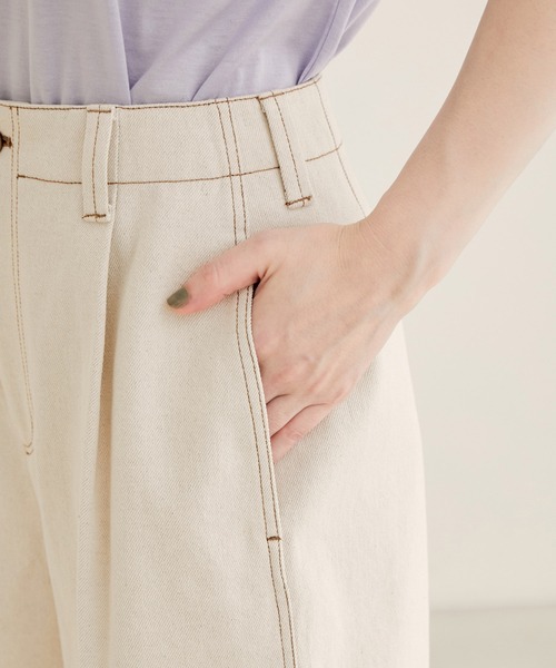 SALON adam et rope'（サロン アダム エ ロペ）の「【サステナブル】リサイクルデニムショートパンツ（デニムパンツ・レディース・グレー/オフホワイト・S/M）」の13枚目の写真