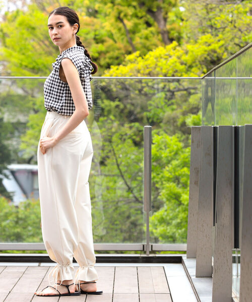 Ray BEAMS（レイビームス）の「Ray BEAMS / スソシボリ パンツ（その他パンツ・レディース・ホワイト系その他6/クリーム・0/1）」の8枚目の写真