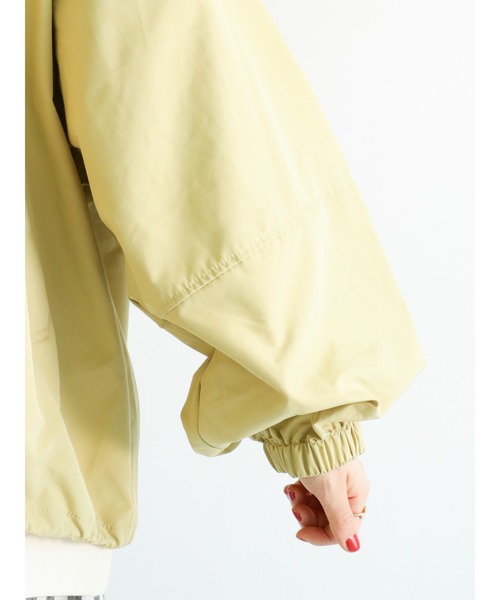 Samansa Mos2（サマンサ モスモス）の「ボリューム袖マウンテンパーカー（マウンテンパーカー・レディース・イエロー/カーキ/ネイビー/ベージュ/ピンク・ﾌﾘ-）」の10枚目の写真