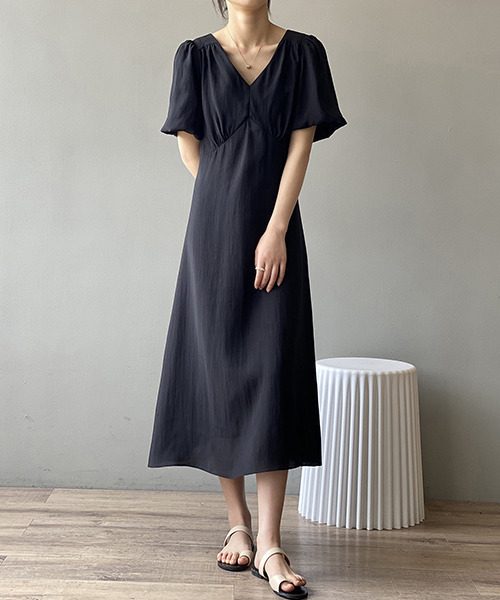 c.u.l(シーユーエル)の「【c.u.l:w】VネックAライン パフスリーブワンピース culw200(ワンピース・レディース・ブラック/イエロー/アイボリー・M/L)」の3枚目の写真