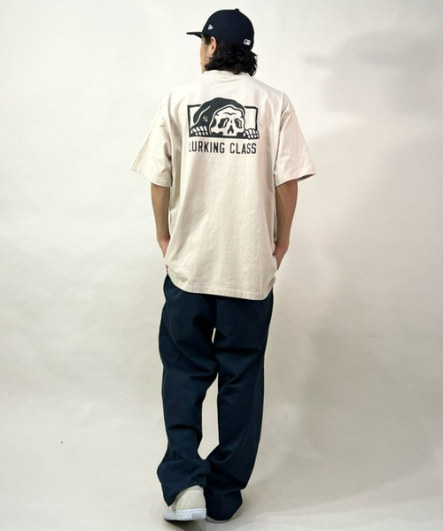 LURKING CLASS(ラーキングクラス)の「【ムラサキスポーツ別注】LURKING CLASS/ラーキングクラス オーバーサイズ バックプリントTシャツ ST22STM02(Tシャツ/カットソー・メンズ・ホワイト/ベージュ/ブラック・L/M/XL)」の7枚目の写真