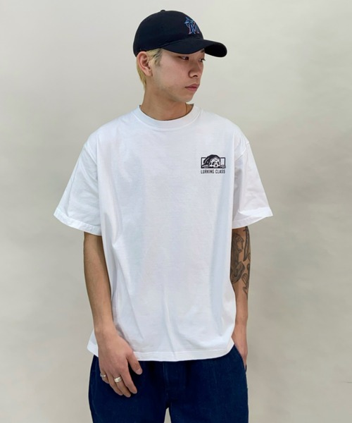 LURKING CLASS(ラーキングクラス)の「【ムラサキスポーツ別注】LURKING CLASS/ラーキングクラス オーバーサイズ バックプリントTシャツ ST22STM02(Tシャツ/カットソー・メンズ・ホワイト/ベージュ/ブラック・L/M/XL)」の9枚目の写真