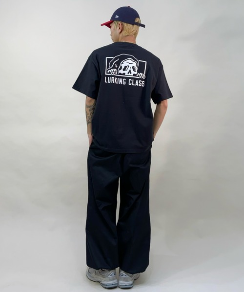 LURKING CLASS(ラーキングクラス)の「【ムラサキスポーツ別注】LURKING CLASS/ラーキングクラス オーバーサイズ バックプリントTシャツ ST22STM02(Tシャツ/カットソー・メンズ・ホワイト/ベージュ/ブラック・L/M/XL)」の21枚目の写真