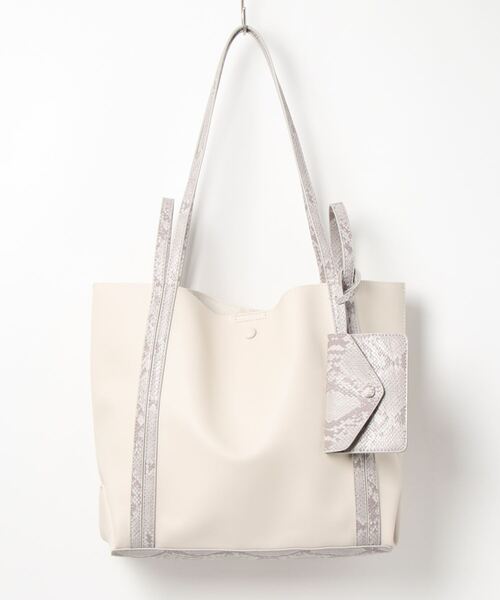 cache cache(カシュ カシュ)の「カシュカシュ cachecache / ソフトレザー2ハンドルビッグトートバッグ(トートバッグ・レディース・ブラック/ホワイト×ブラック/ベージュ/パイソン・FREE)」の4枚目の写真