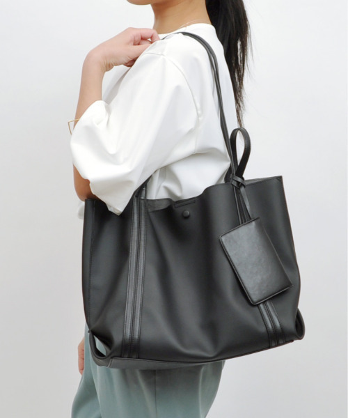 cache cache(カシュ カシュ)の「カシュカシュ cachecache / ソフトレザー2ハンドルビッグトートバッグ(トートバッグ・レディース・ブラック/ホワイト×ブラック/ベージュ/パイソン・FREE)」の12枚目の写真