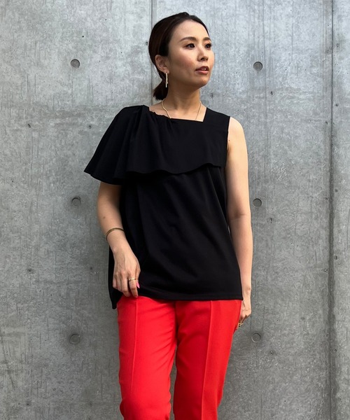Luftrobe(ルフトローブ)の「《Luftrobe》アシンメトリーカットソー(Tシャツ/カットソー・レディース・オフホワイト/ブラック・9号)」の2枚目の写真