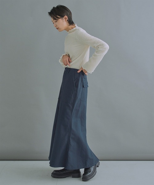 WHYTO.(ホワイト)の「「WHYTO. / ホワイト」Shirring mock neck tops(シャツ/ブラウス・レディース・ブラック/オフホワイト/ブルーグレー・38/36)」の5枚目の写真