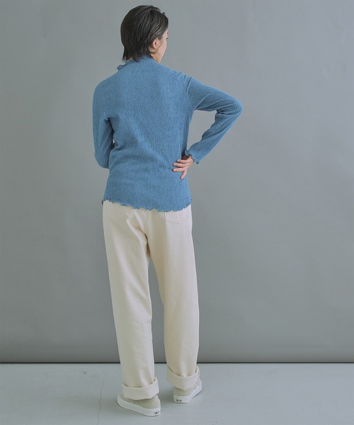 WHYTO.(ホワイト)の「「WHYTO. / ホワイト」Shirring mock neck tops(シャツ/ブラウス・レディース・ブラック/オフホワイト/ブルーグレー・38/36)」の14枚目の写真