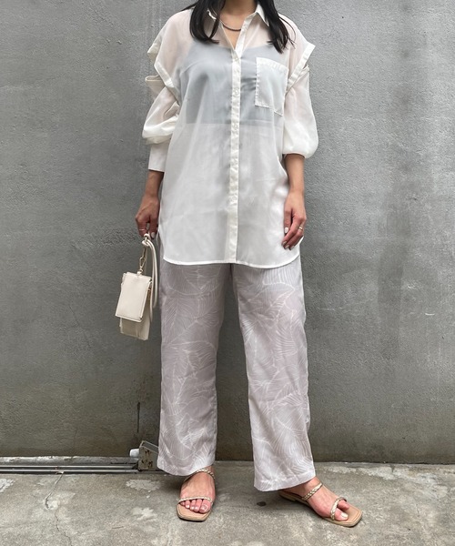 natural couture（ナチュラルクチュール）の「リゾートライクな柄が目を惹く ボタニカルリーフ柄パンツ（その他パンツ・レディース・ブラック/ミント/グレイッシュベージュ・FREE）」の11枚目の写真