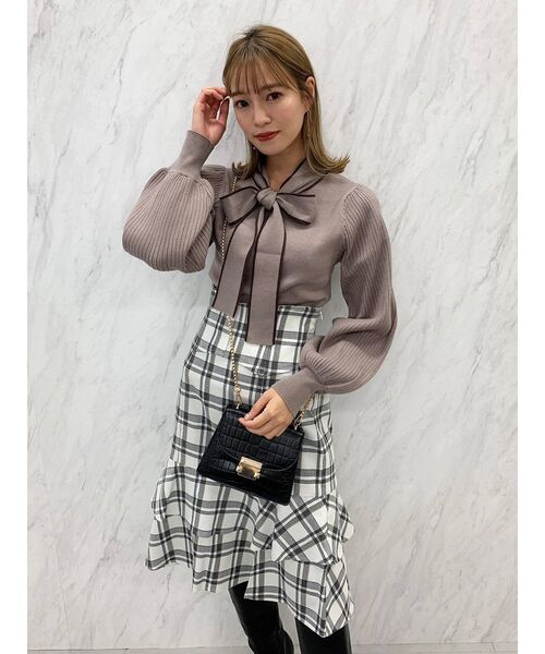 dazzlin（ダズリン）の「ボウタイプリーツニットトップス（ニット/セーター・レディース・ブラック/オフホワイト/モカ・FREE）」の17枚目の写真