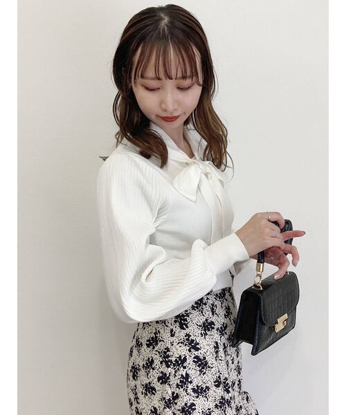 dazzlin（ダズリン）の「ボウタイプリーツニットトップス（ニット/セーター・レディース・ブラック/オフホワイト/モカ・FREE）」の6枚目の写真