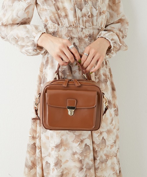 OLIVE des OLIVE（オリーブデオリーブ）の「ポケット付きスクエアーショルダー（ショルダーバッグ・レディース・ブラック/ベージュ/キャメル・FREE）」の10枚目の写真